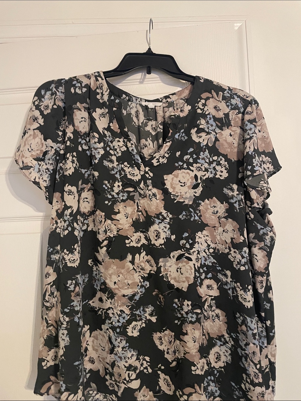 Maurices Black Floral V-Neck Short-Sleeve Blouse